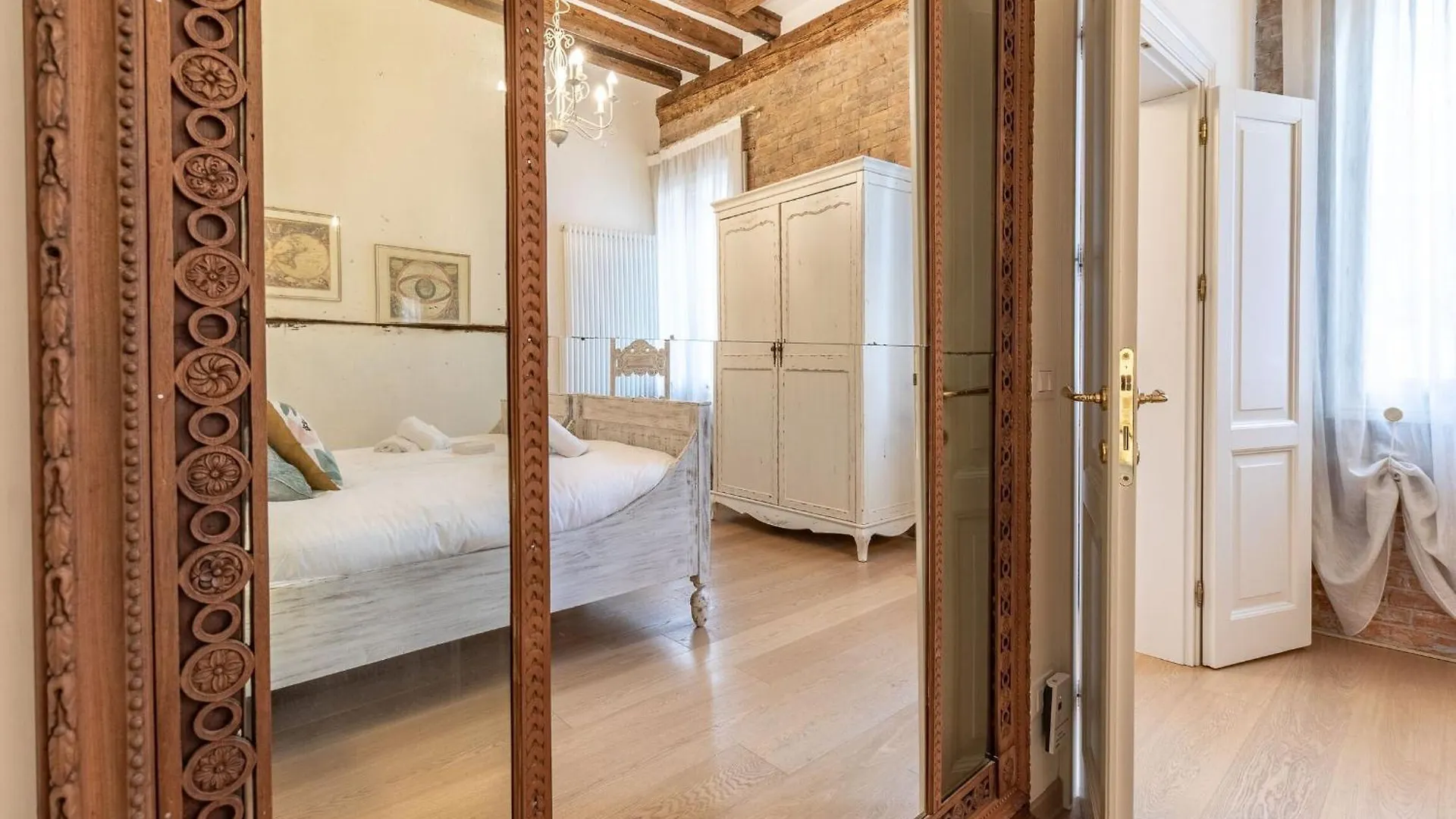 Italian Experience-Riva Degli Schiavoni Boutique Apartment Venice 0*,