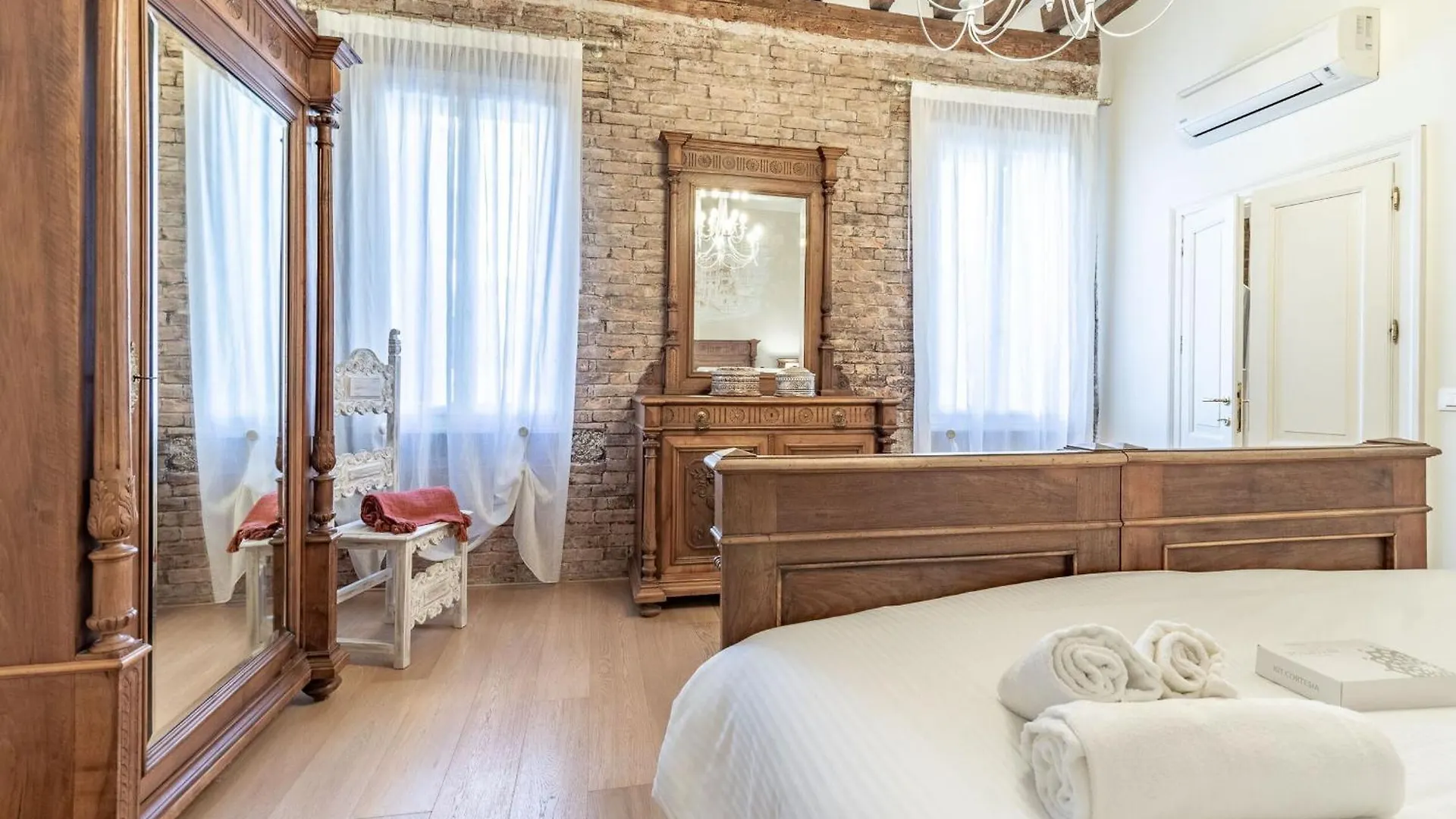 Italian Experience-Riva Degli Schiavoni Boutique Apartment Venice Italy